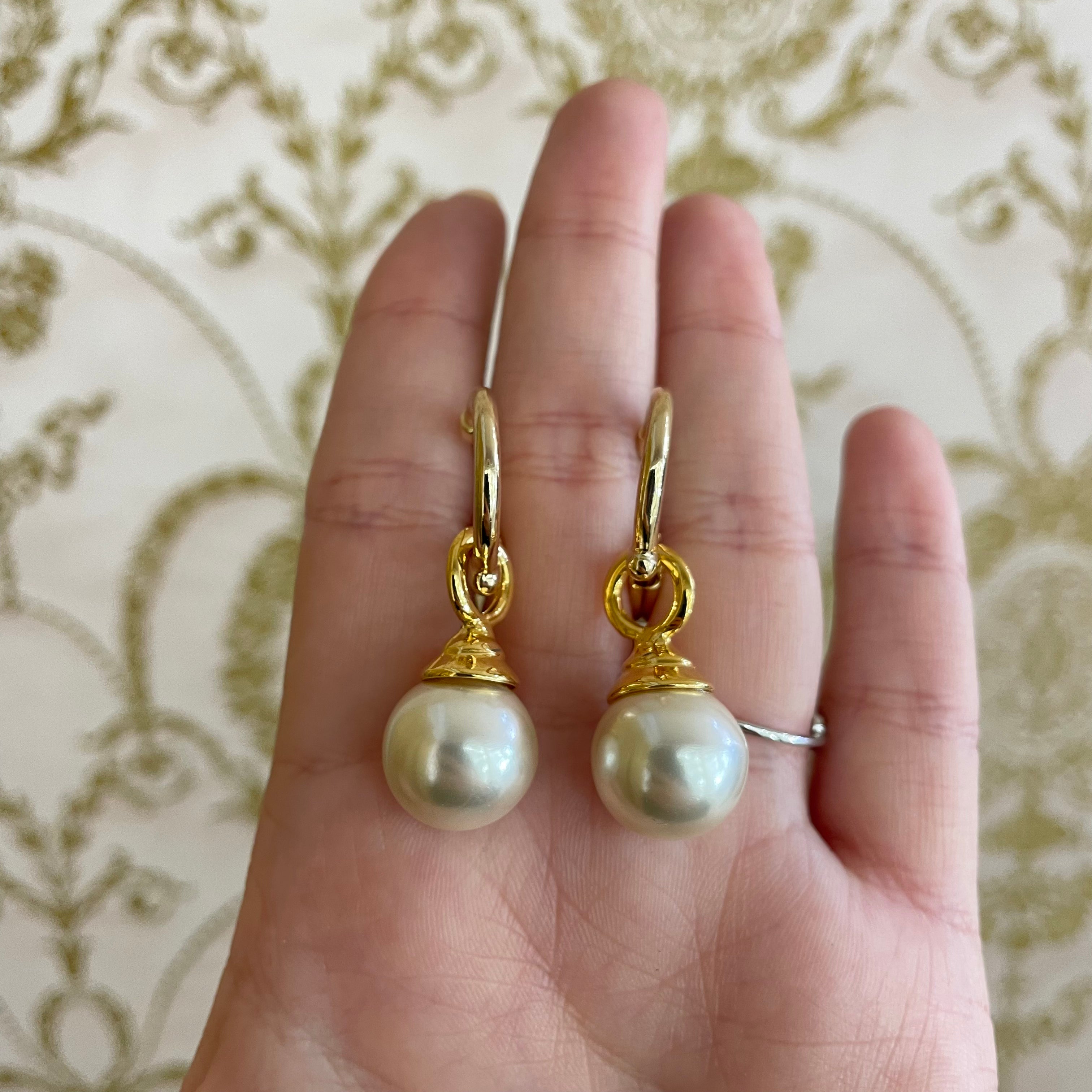 Elegant earrings with pearls