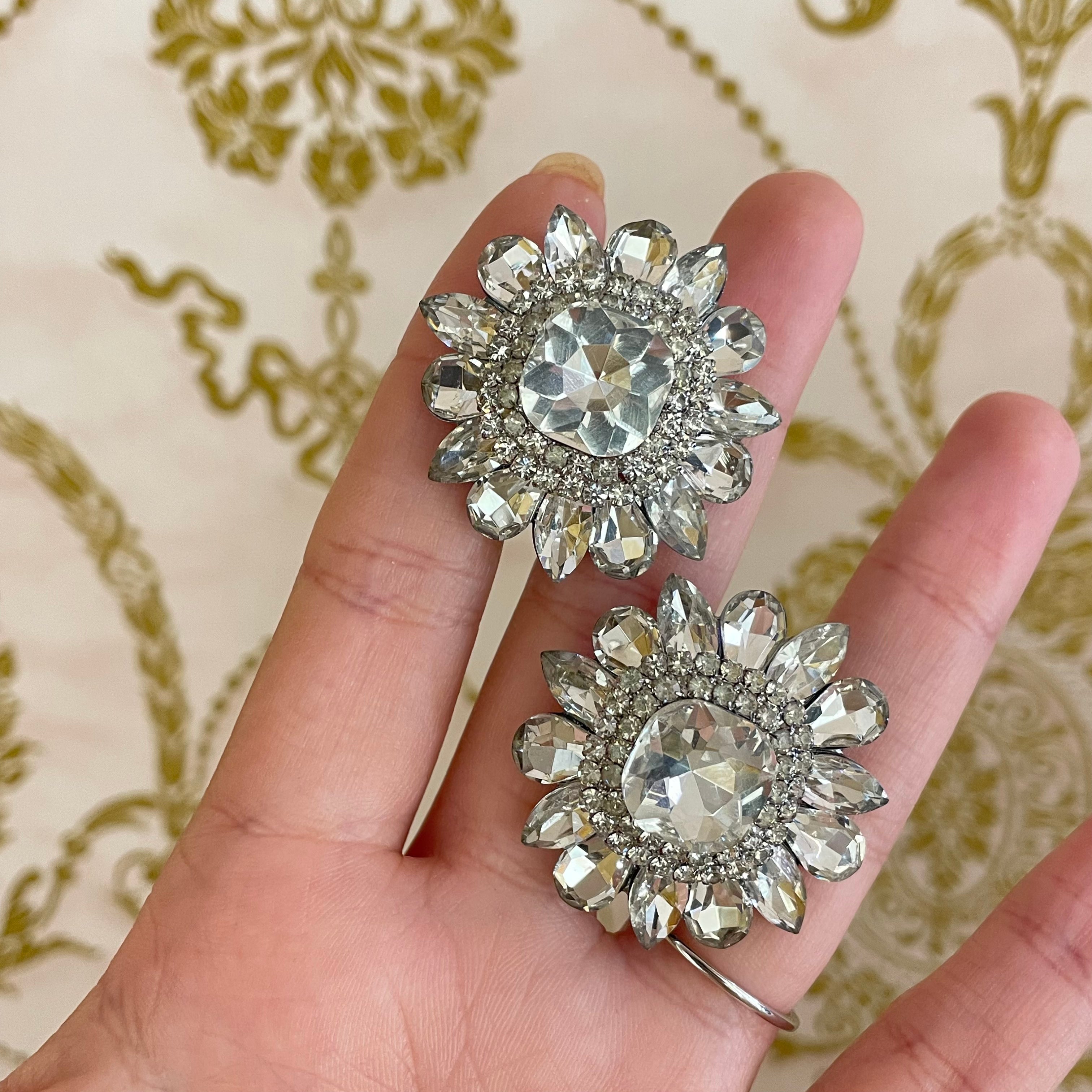 Flower silver clips earrings