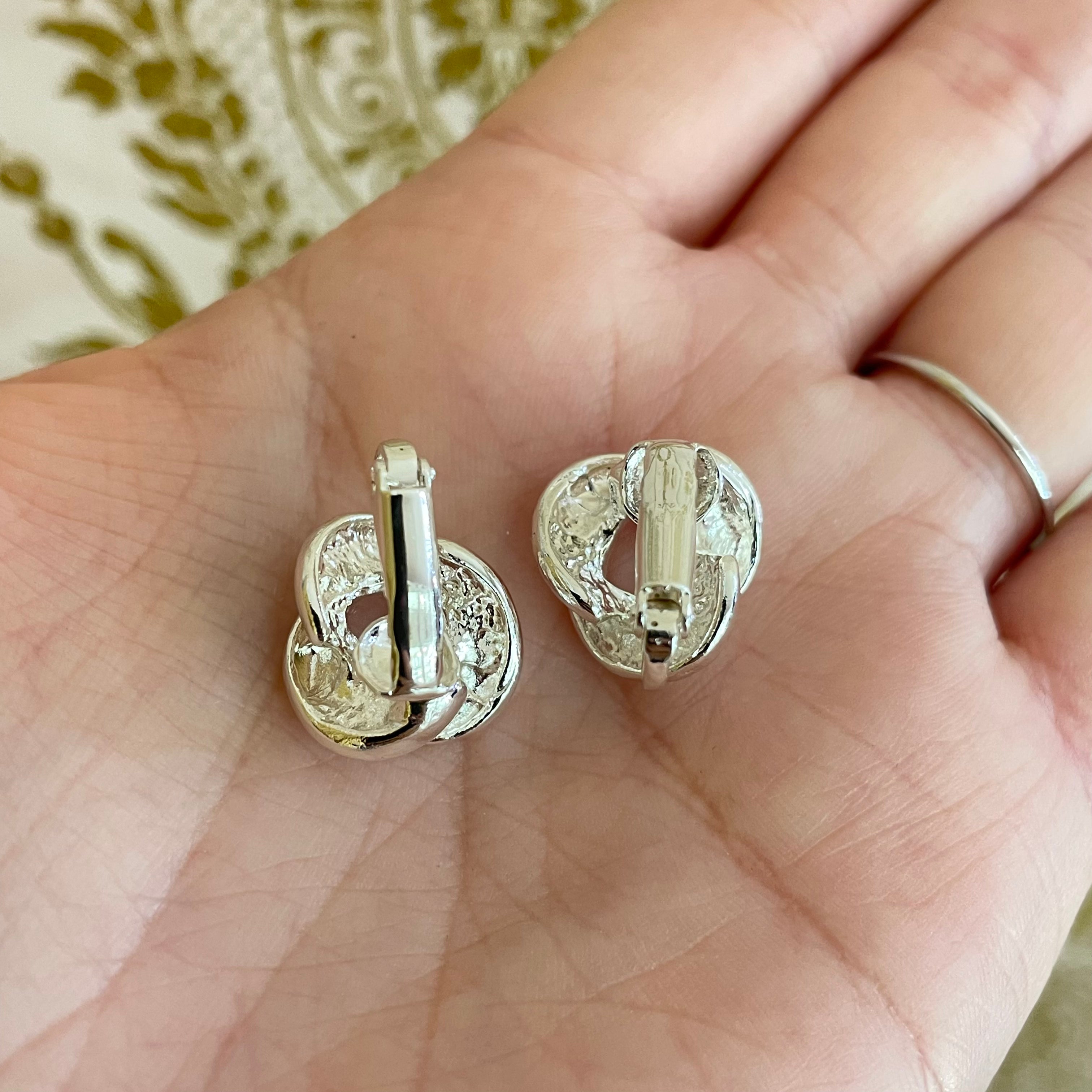 Twisted silver clips earrings