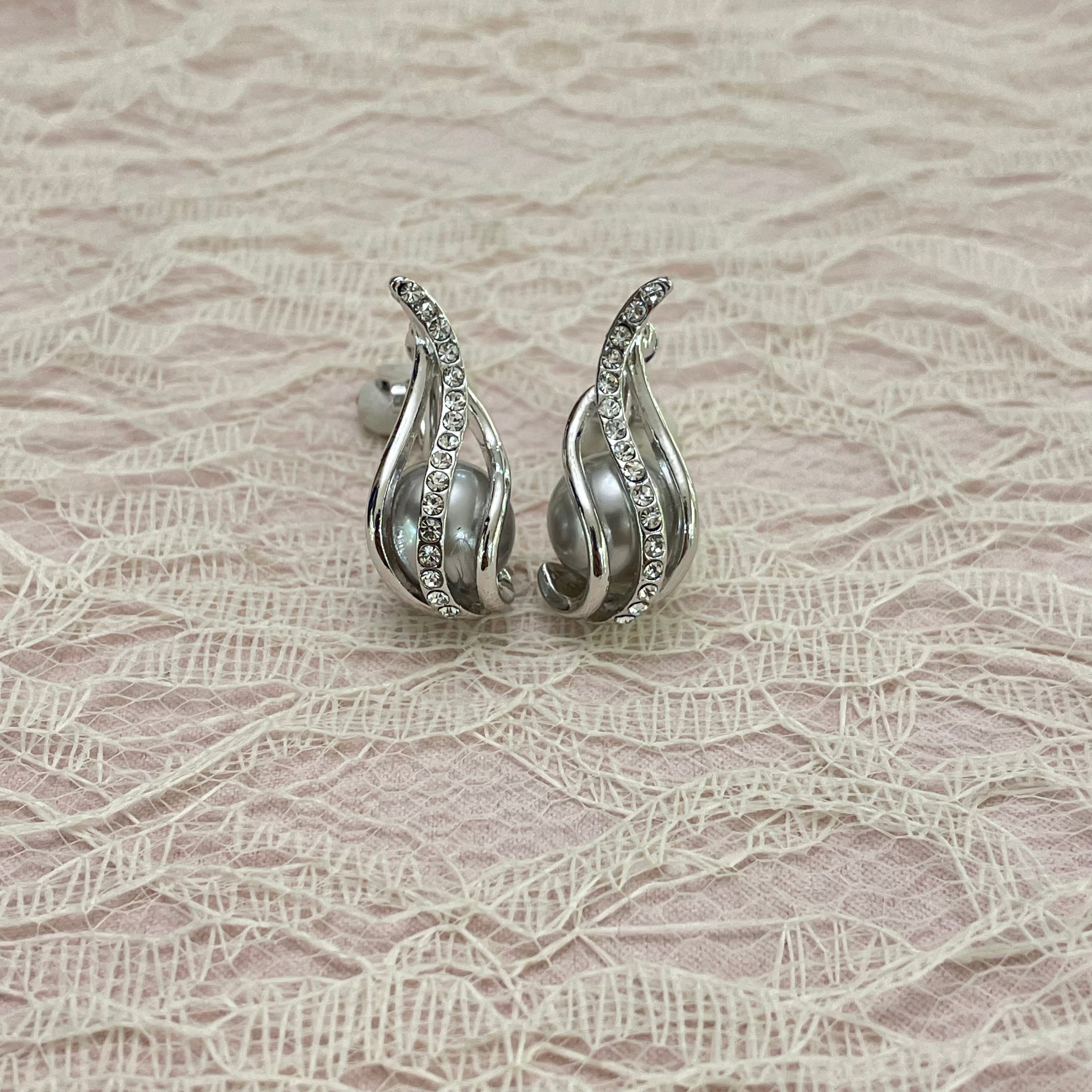 Grey elegant clips earrings