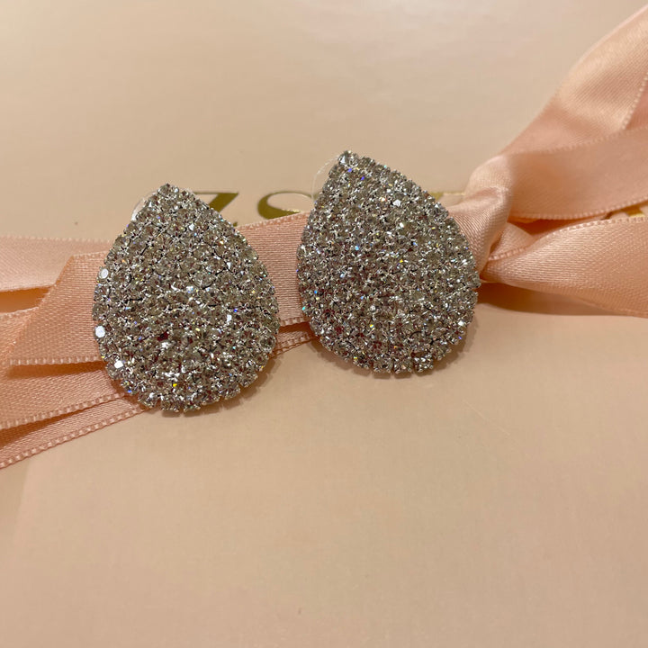 Studs earrings