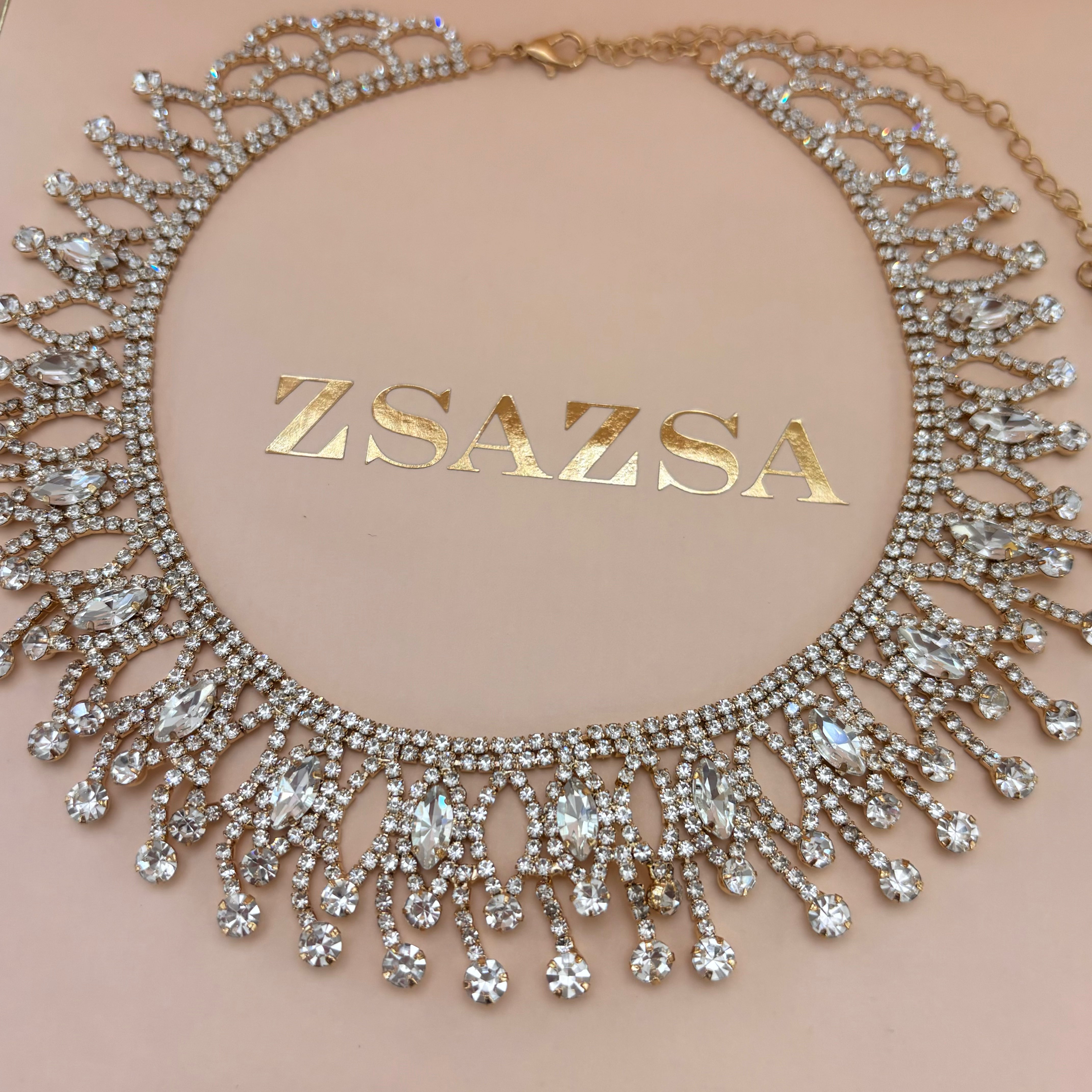 Elegant necklace