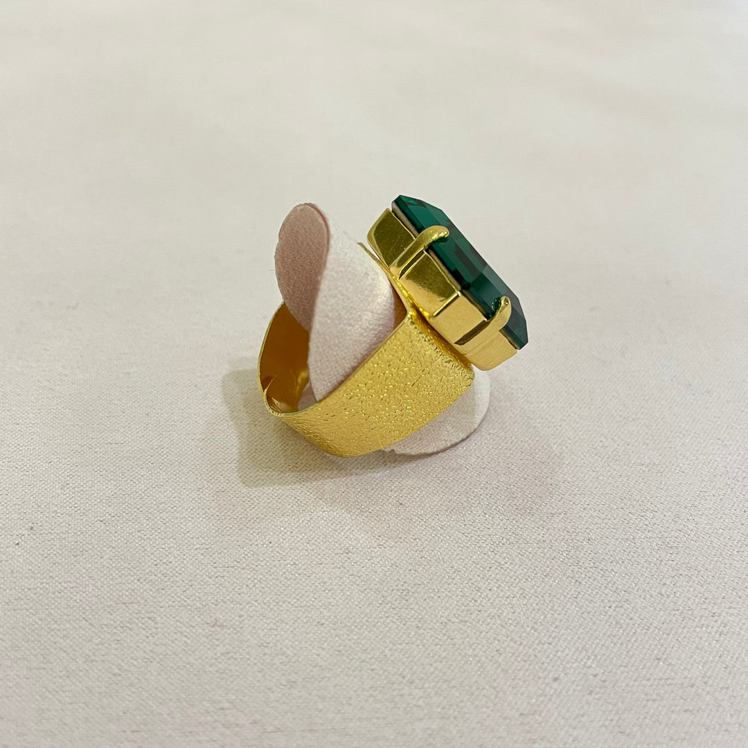 Elegant green  Swarovski crystal ring