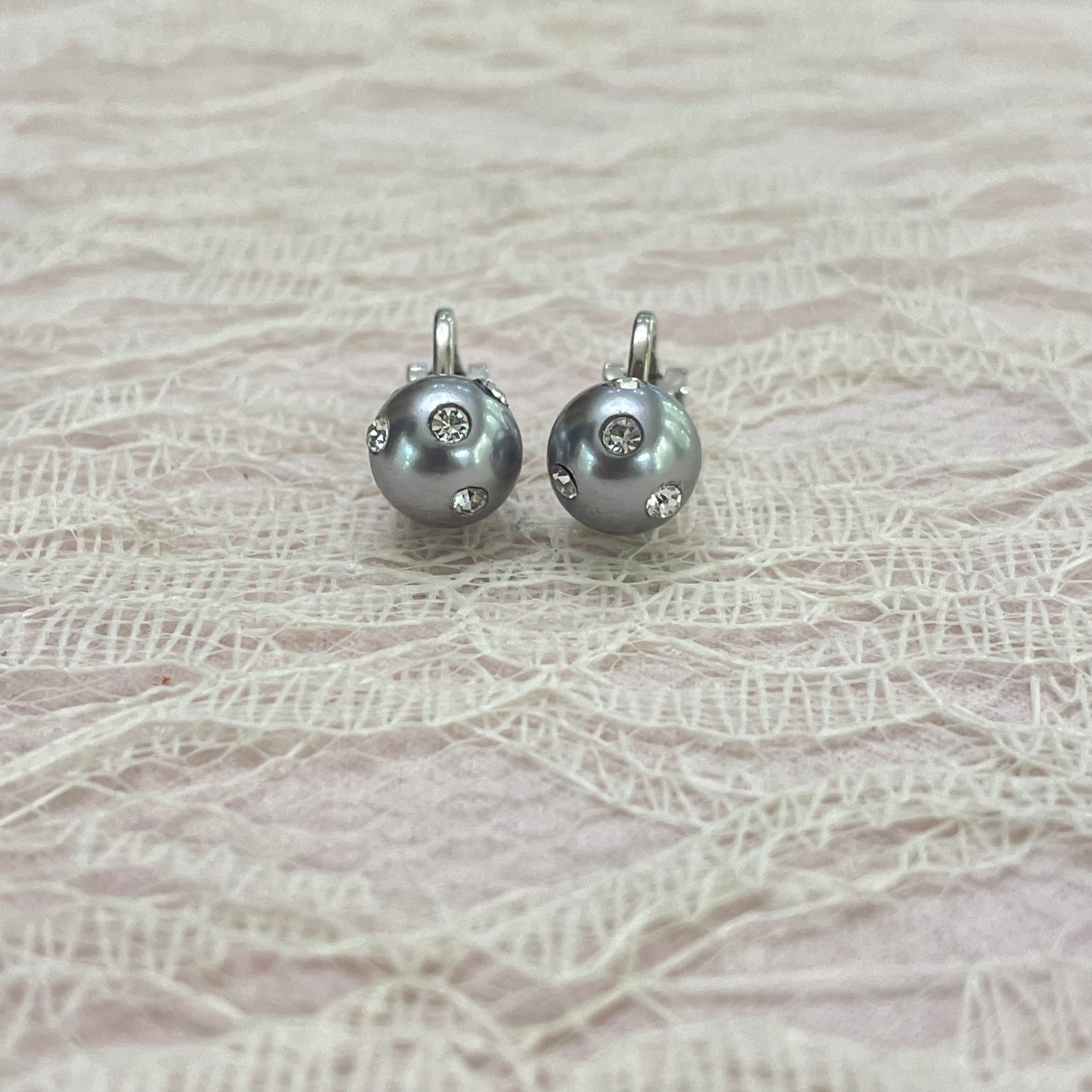 Grey pearls with stones clips earrings