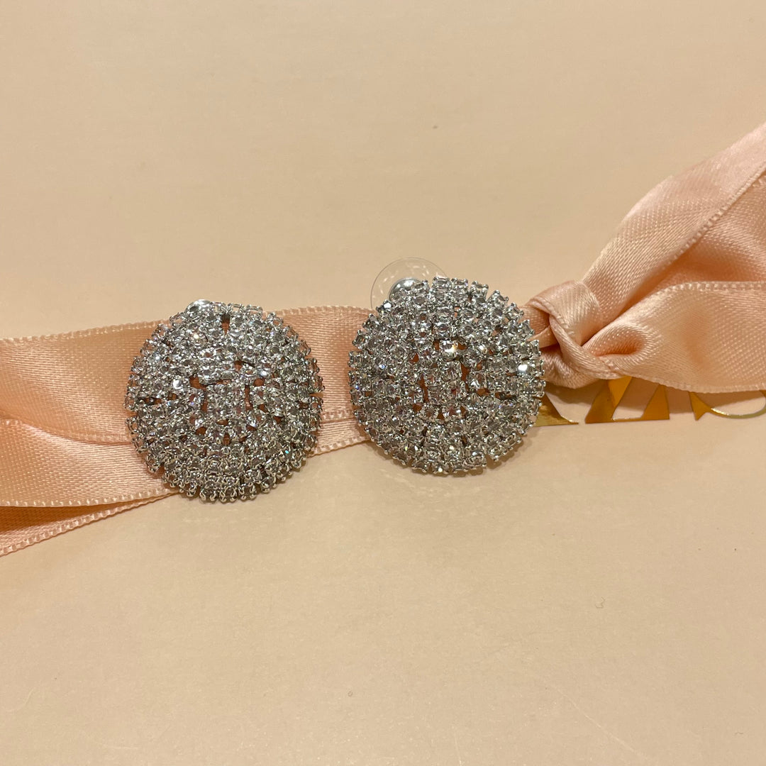 Studs earrings