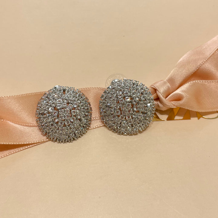 Studs earrings