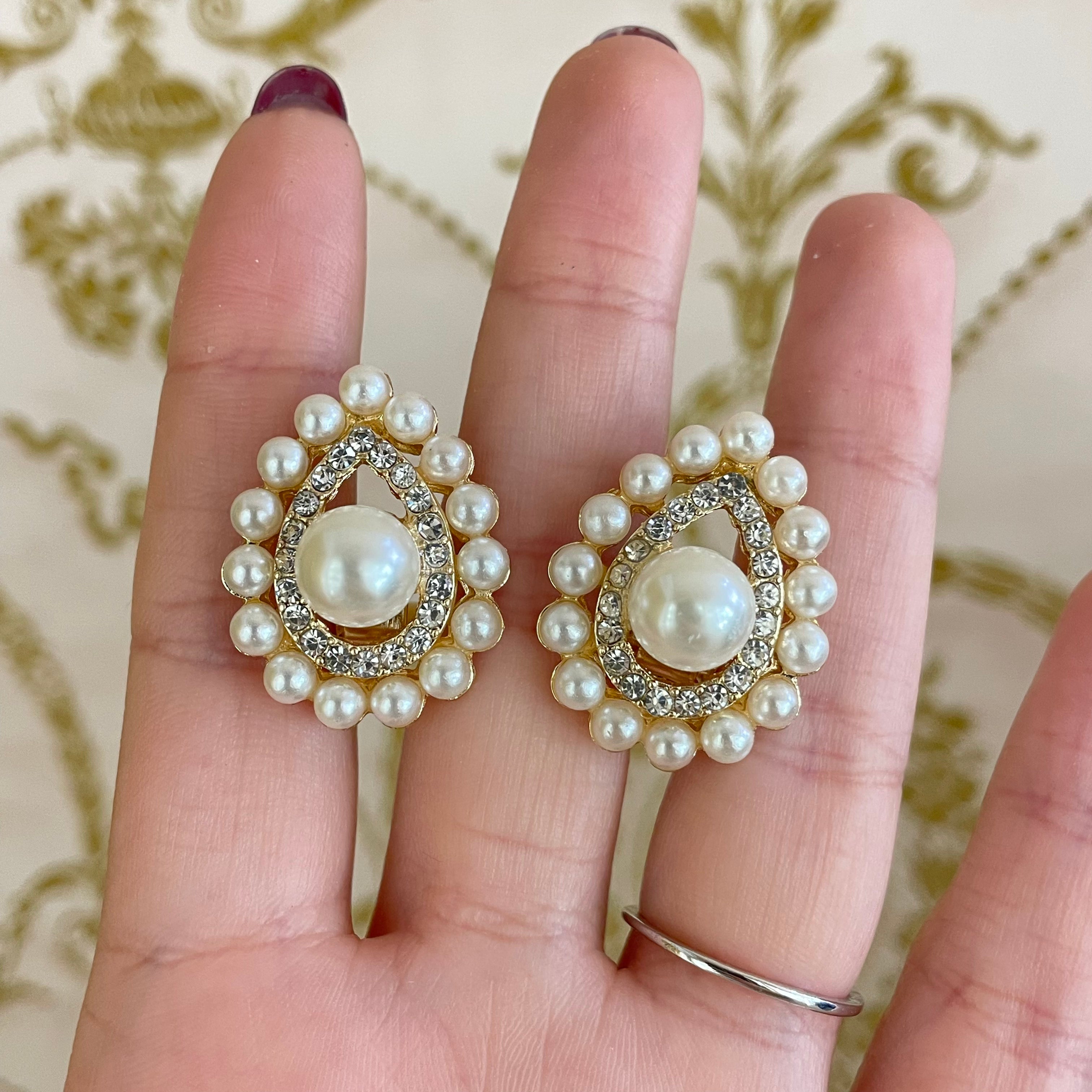 Elegant pearls gold clips earrings