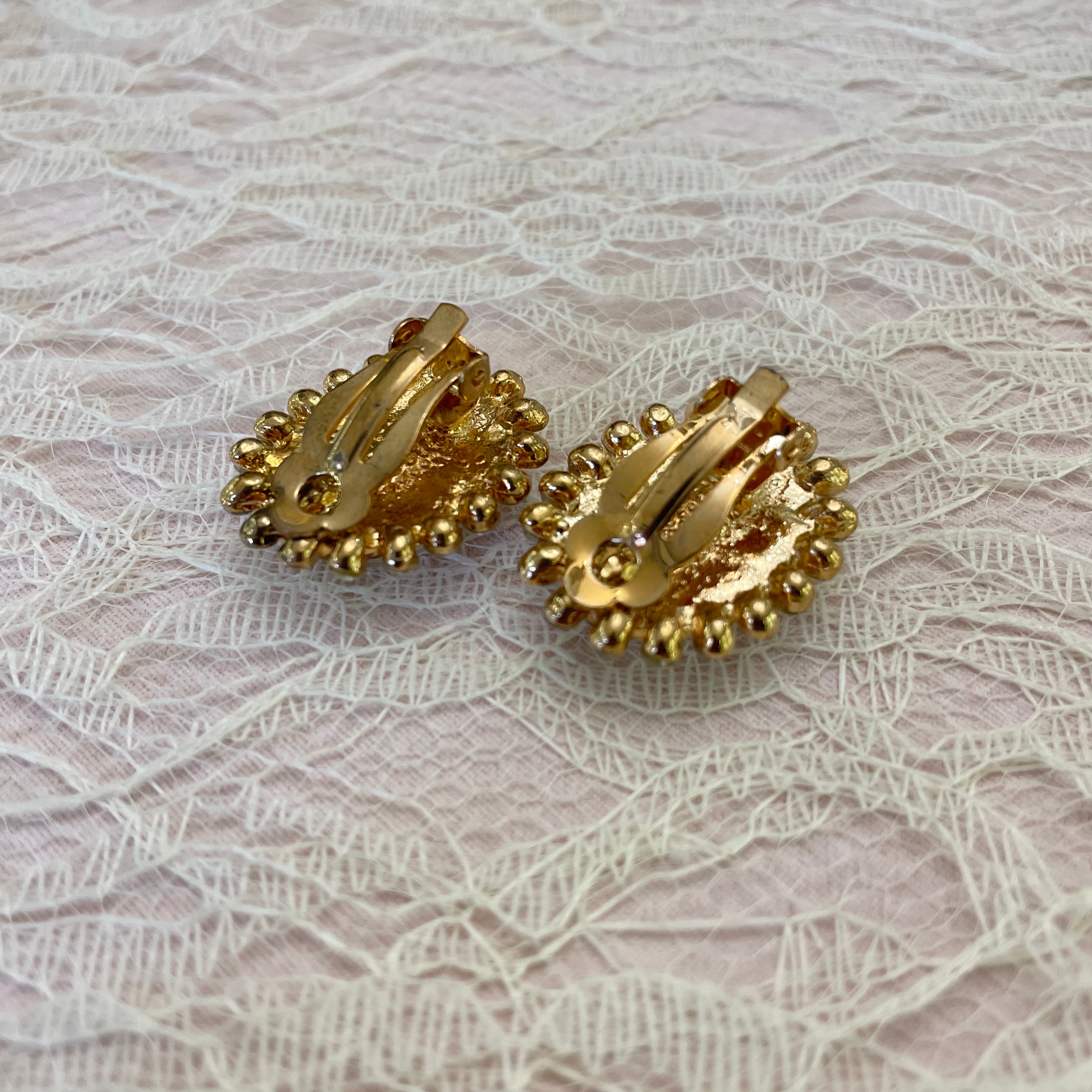 Oval rhinestone gold clips earrings