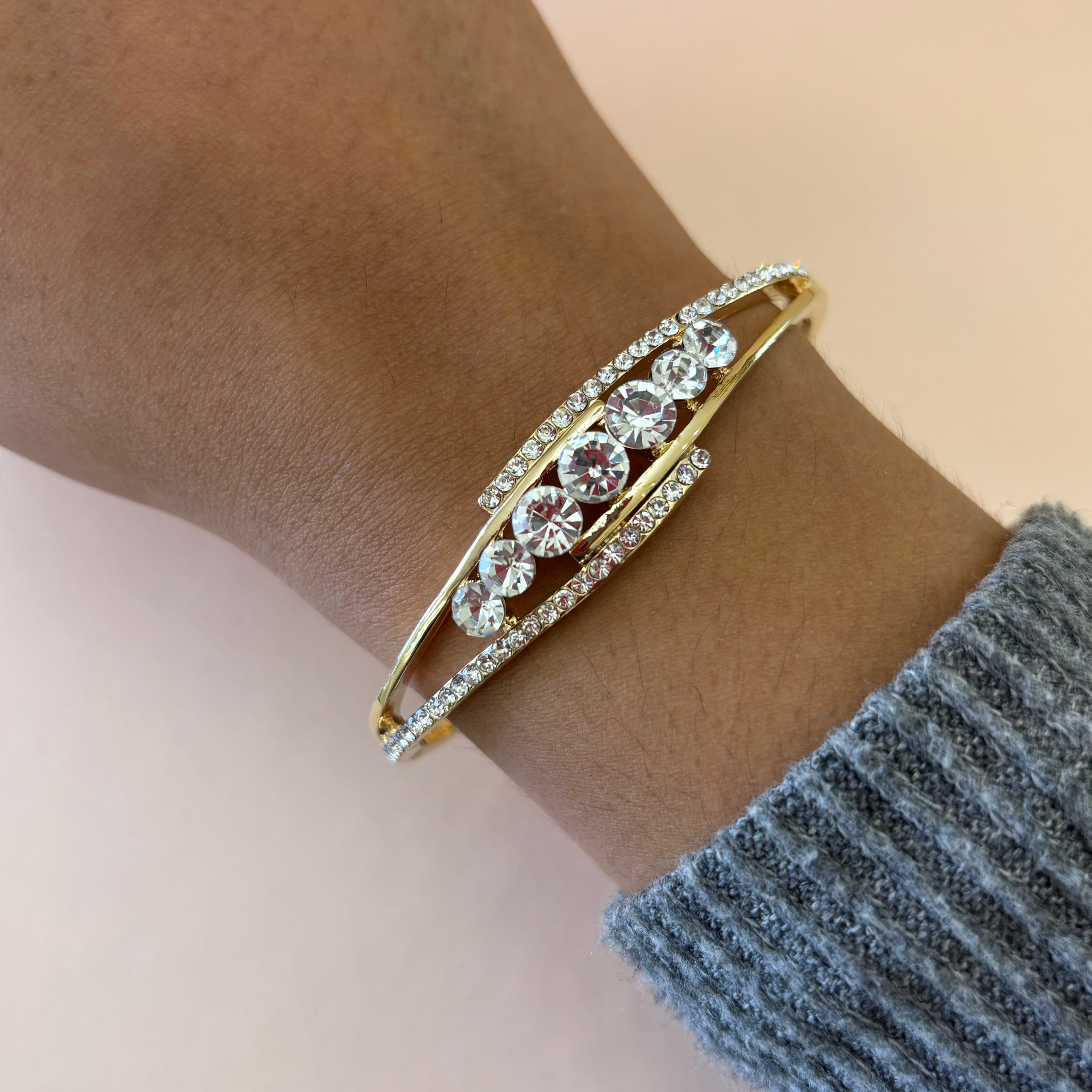 Elegant rhinestone bangle