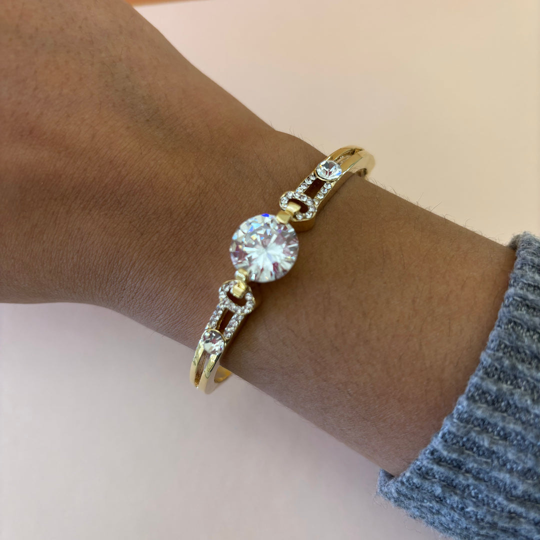 Elegant round bangle