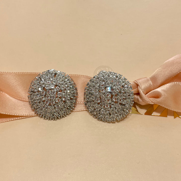 Studs earrings