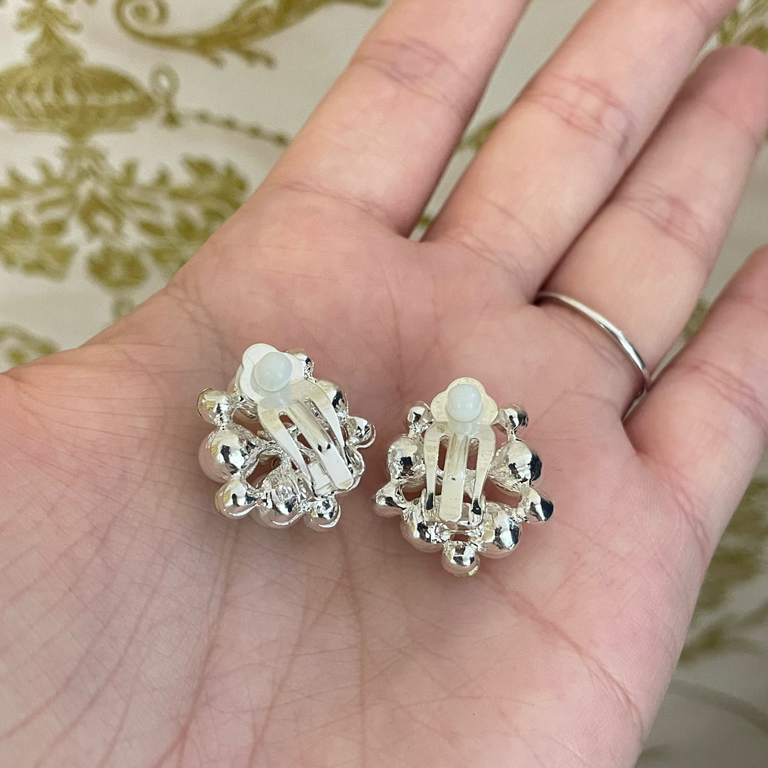 Elegant pearls silver clips earrings
