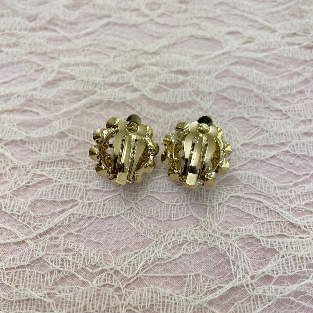 Flower pearls gold clips earrings
