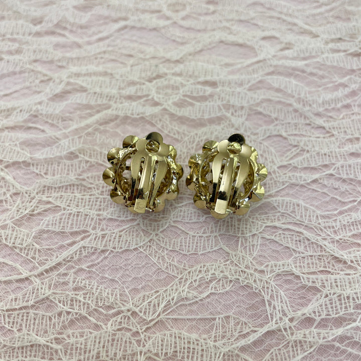 Flower pearls gold clips earrings