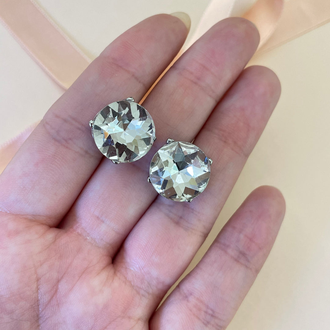 Round earrings