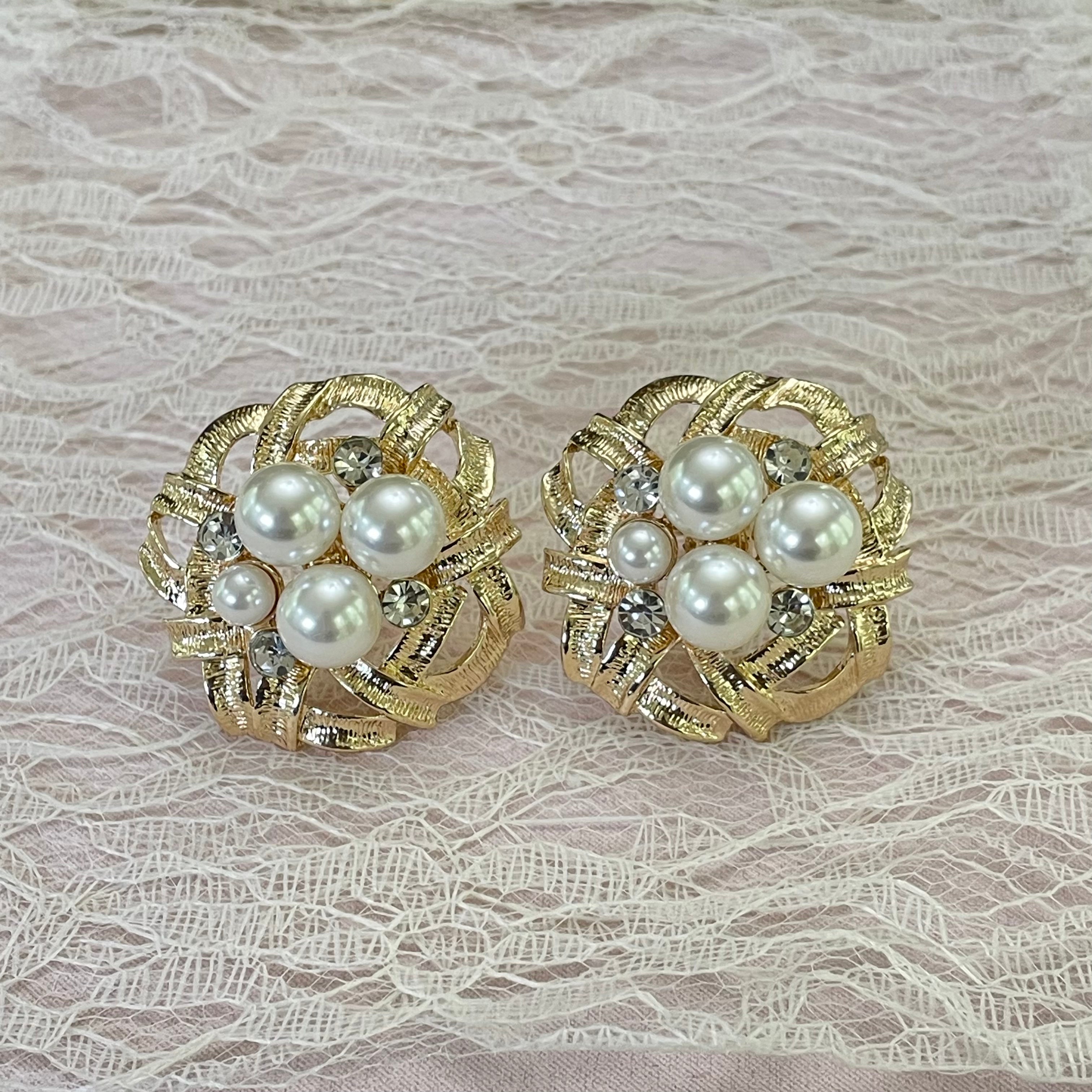 Elegant pearls gold clips earrings