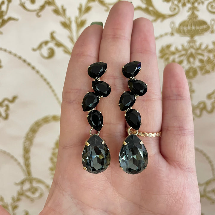 Teardrop black gold elegant earrings