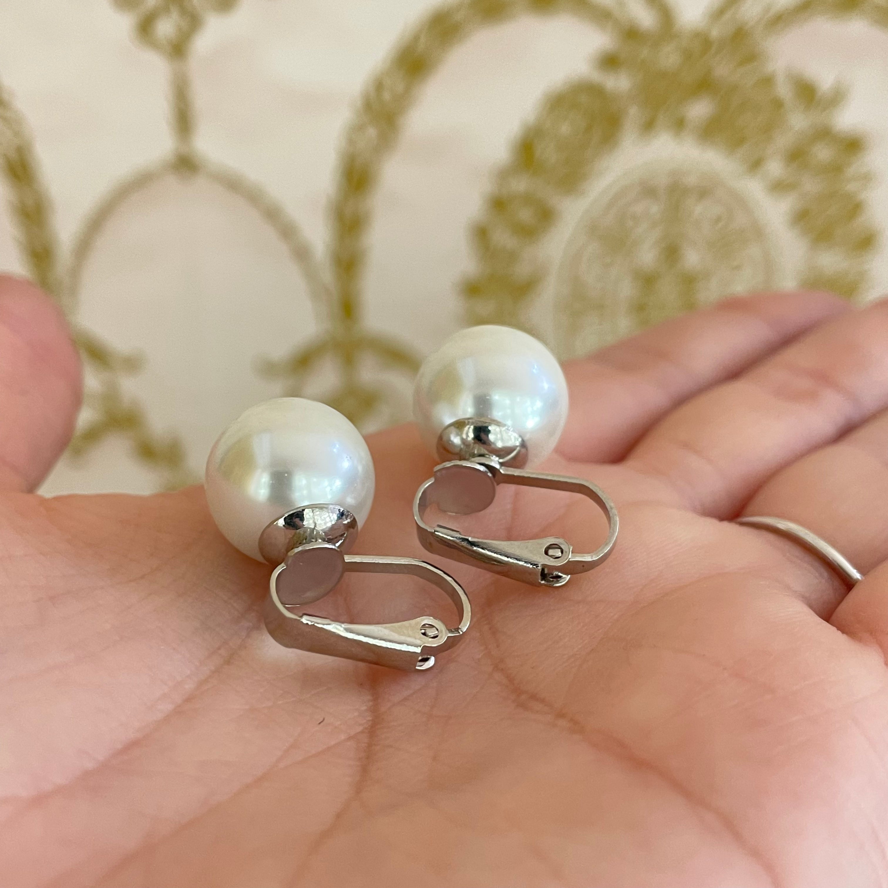 Basic ball white pearl clips earrings