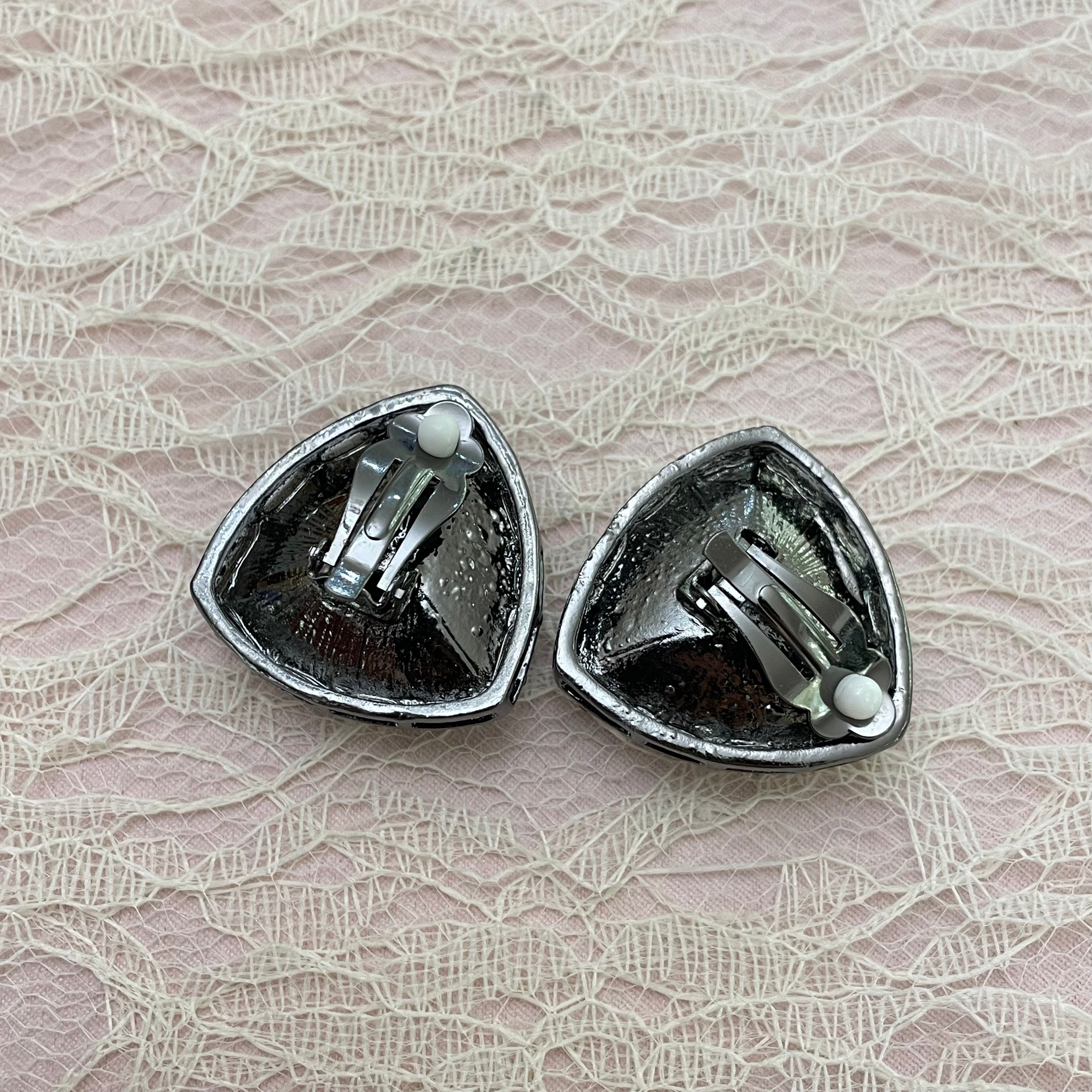 Grey elegant clips earrings