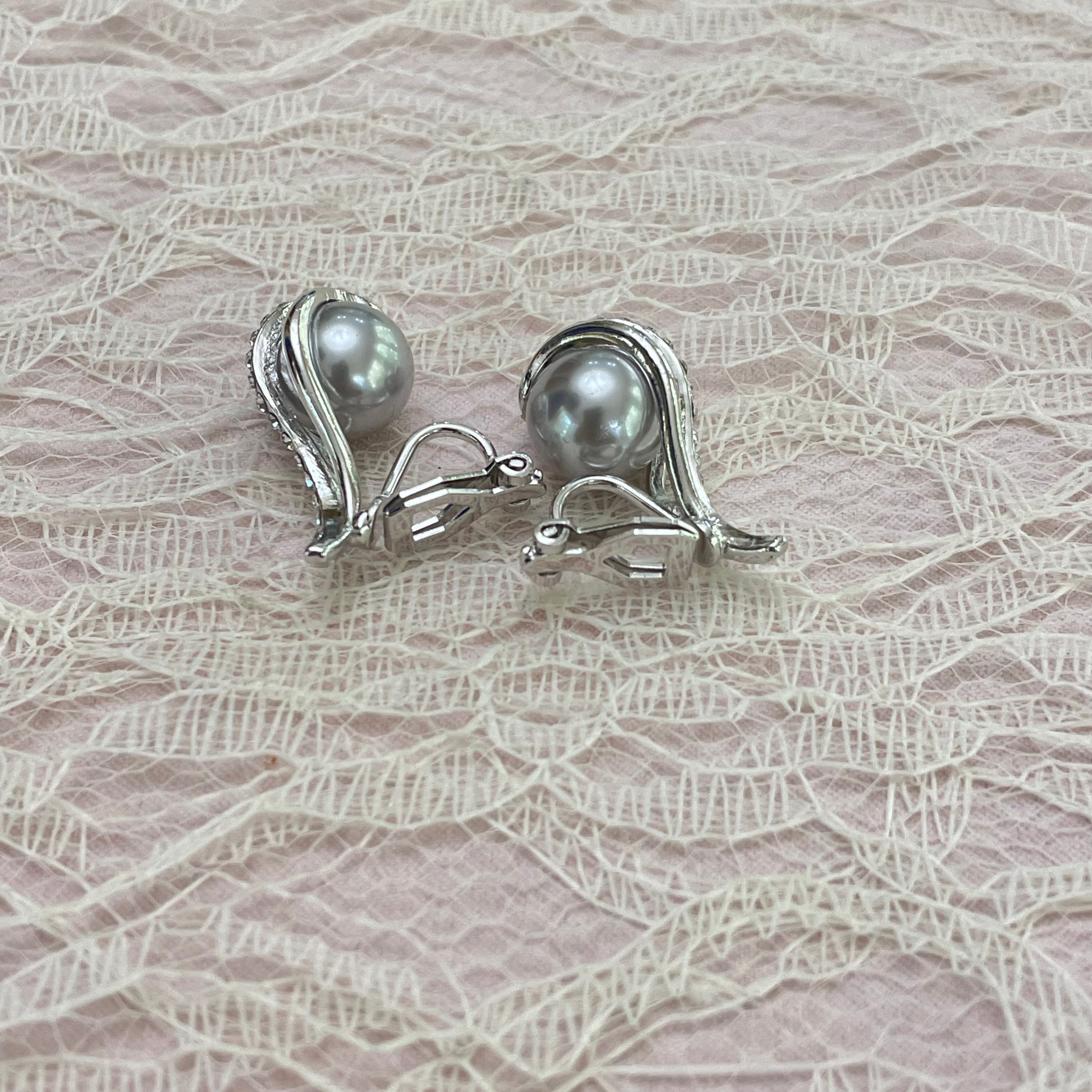 Grey elegant clips earrings