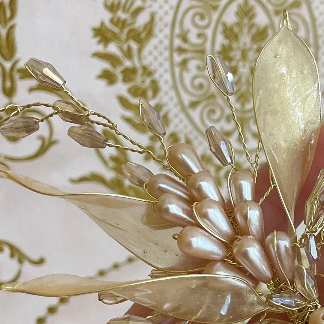 Long gold comb