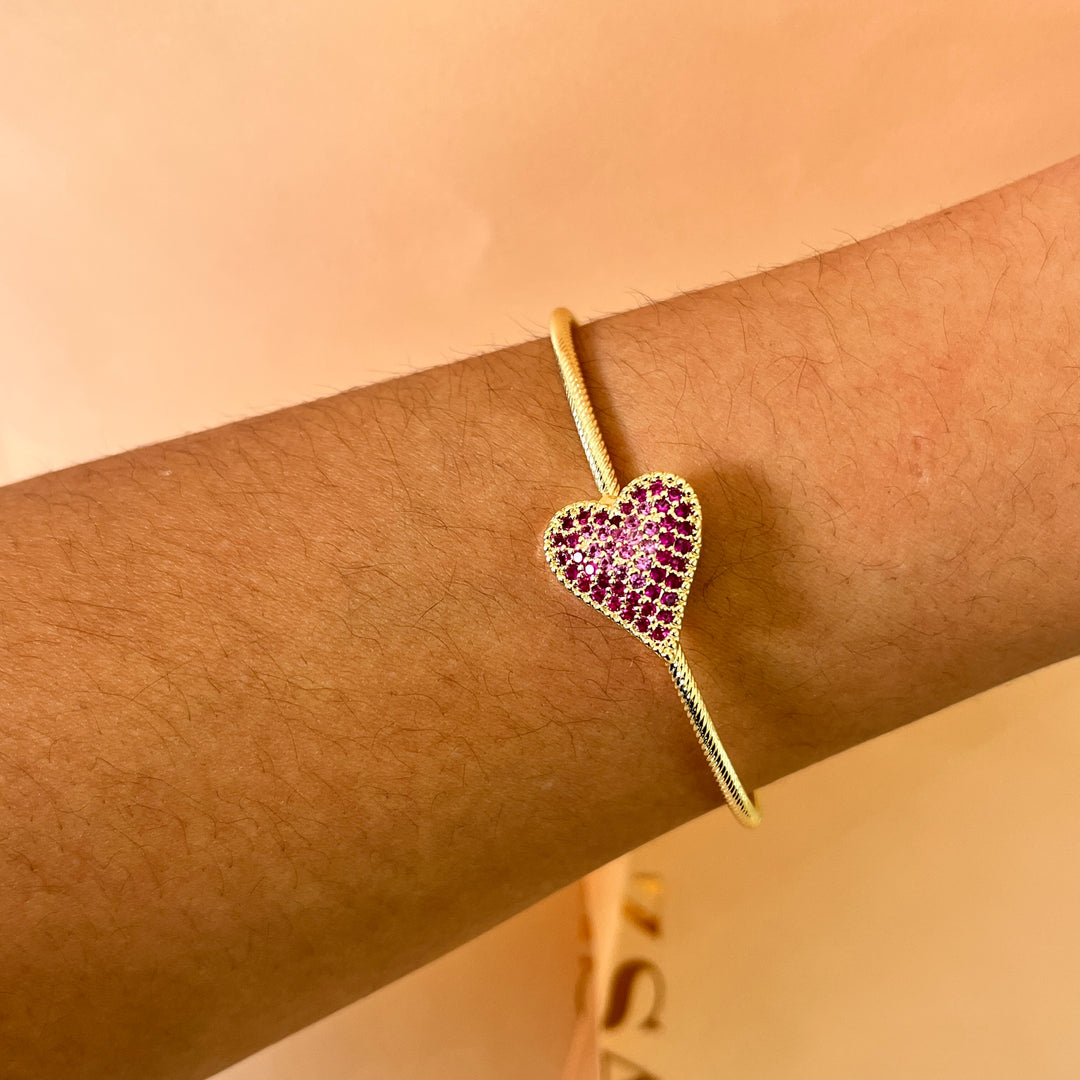 Fuchsia zircone heart gold plated bangle