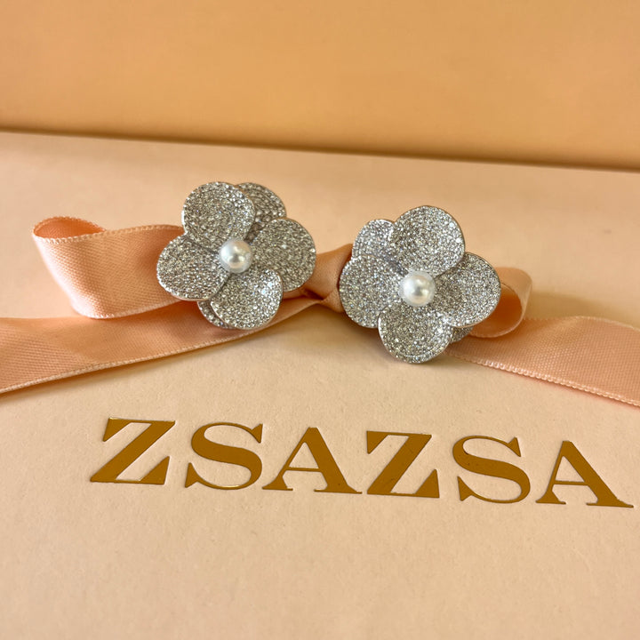 Flower zircone and pearls white gold plated set