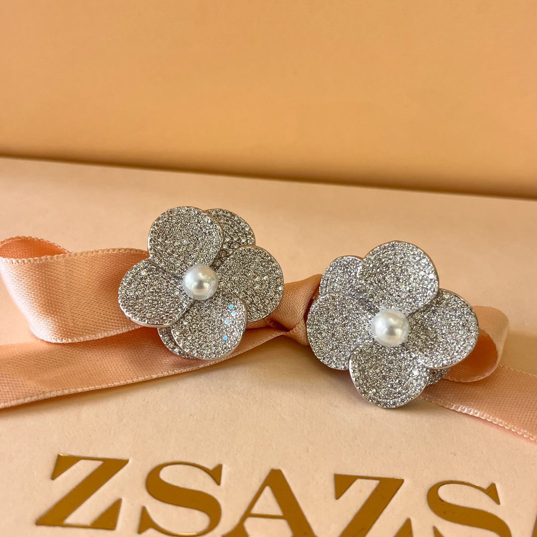 Flower zircone and pearls white gold plated set