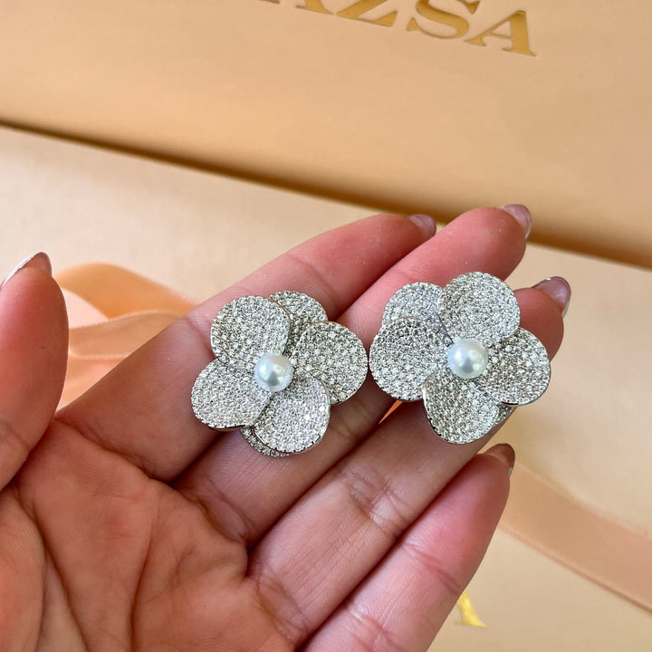 Flower zircone and pearls white gold plated set