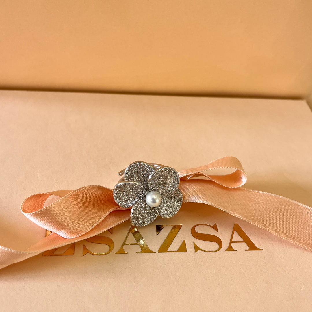 Flower zircone and pearls white gold plated set