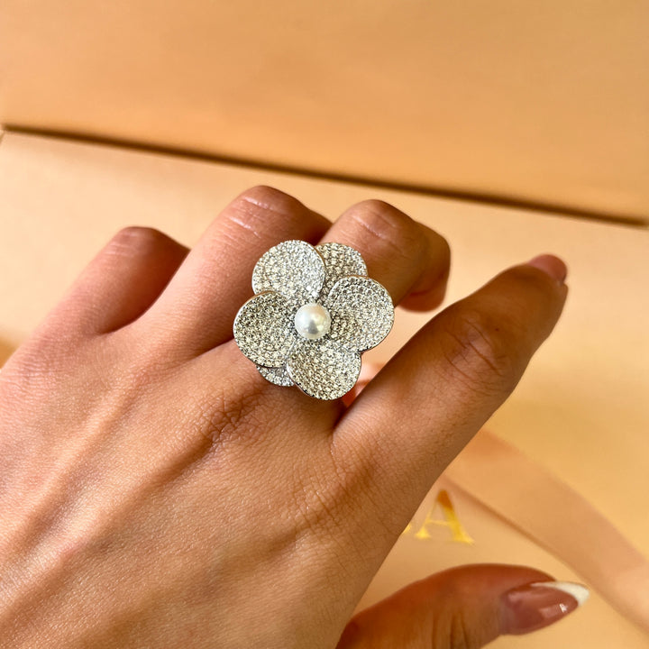 Flower zircone and pearls white gold plated set