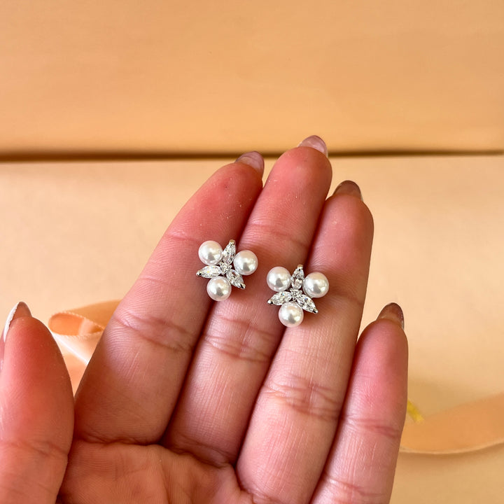 Marquise Zircone and white pearls white gold plated studs