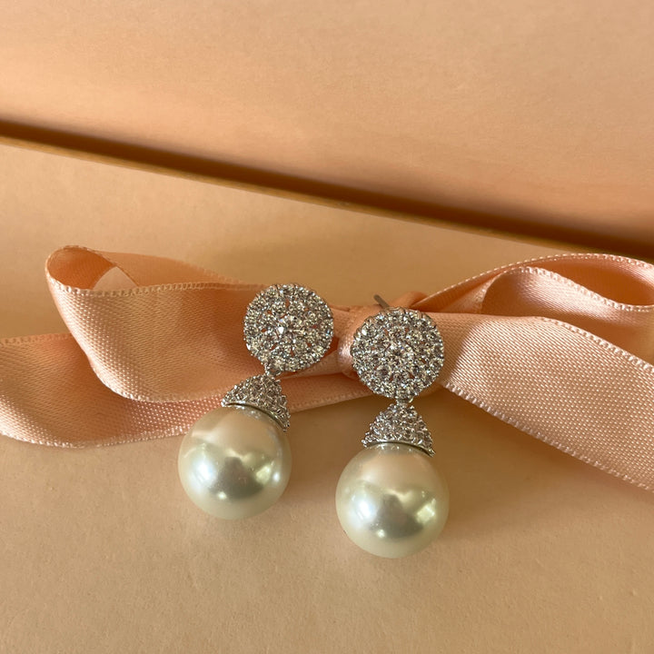 Zicone and white pearls white gold plated earrings