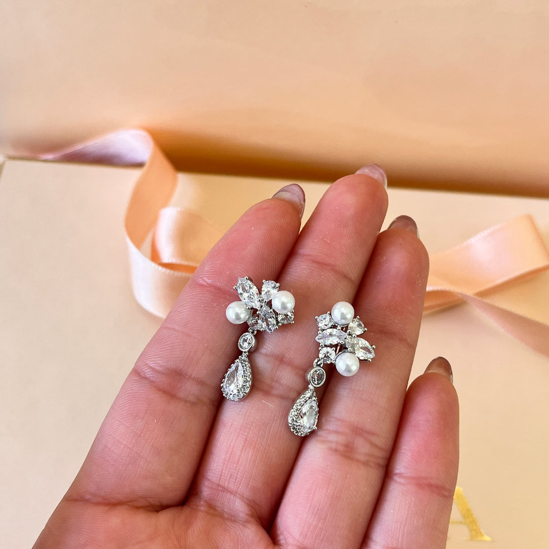 Teardrop zicone and white pearls white gold plated earrings