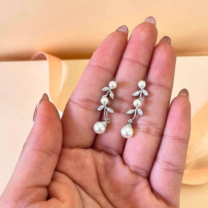 Marquise zircone and white pearls white gold plated earrings