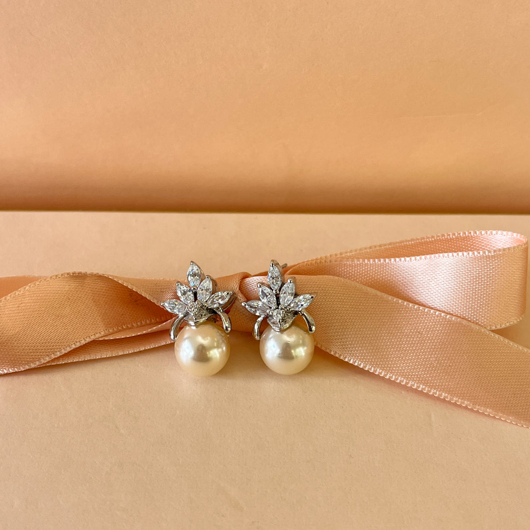 Marquise zircone and cream pearls white gold plated studs