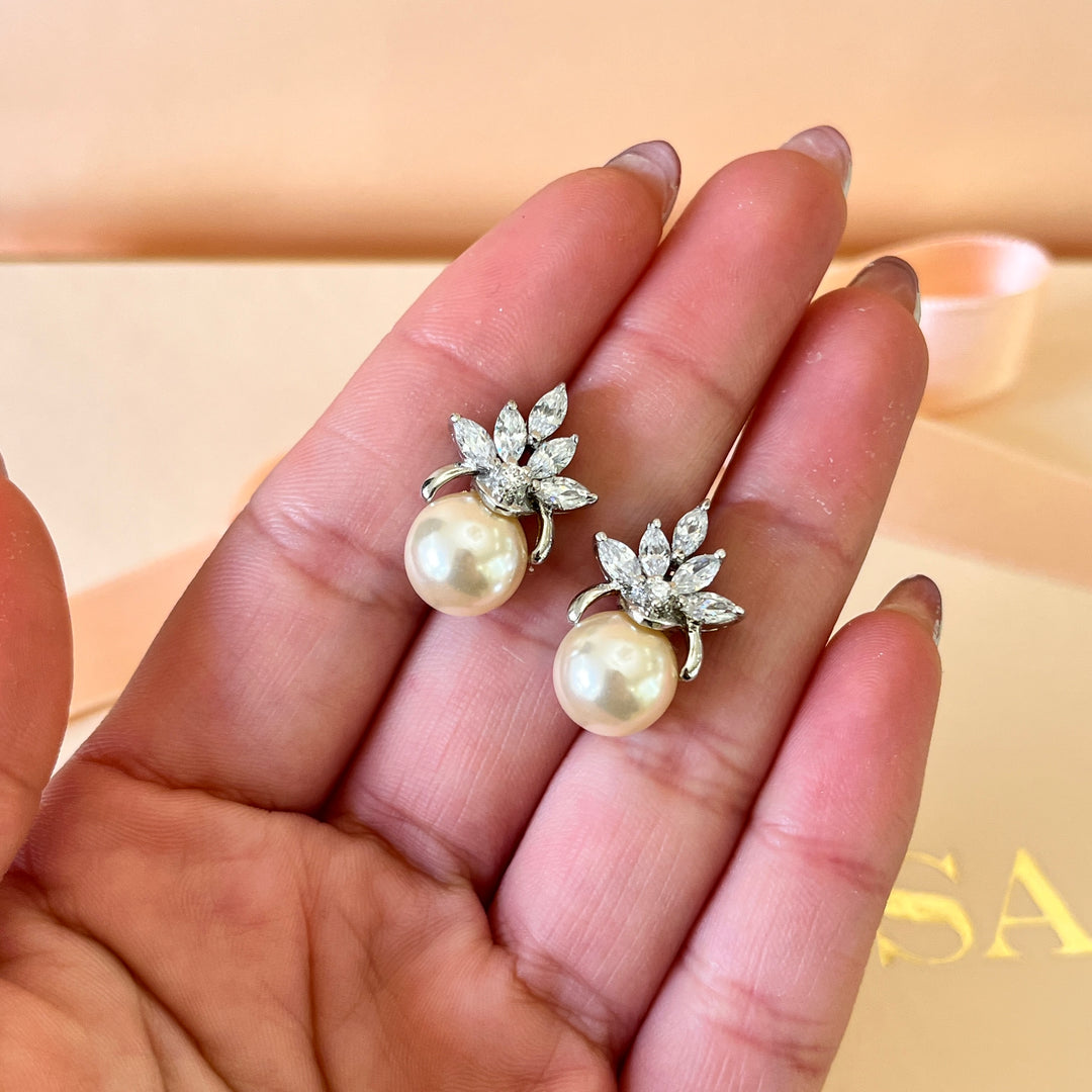 Marquise zircone and cream pearls white gold plated studs