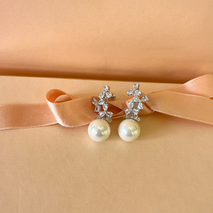 Teardrop zircone and white pearls white gold plated earrings