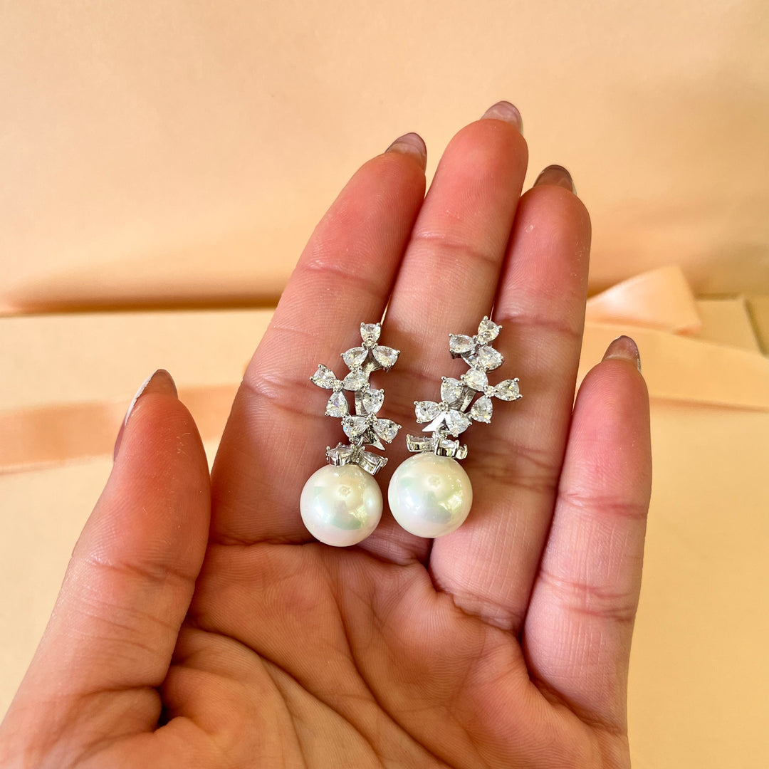 Teardrop zircone and white pearls white gold plated earrings