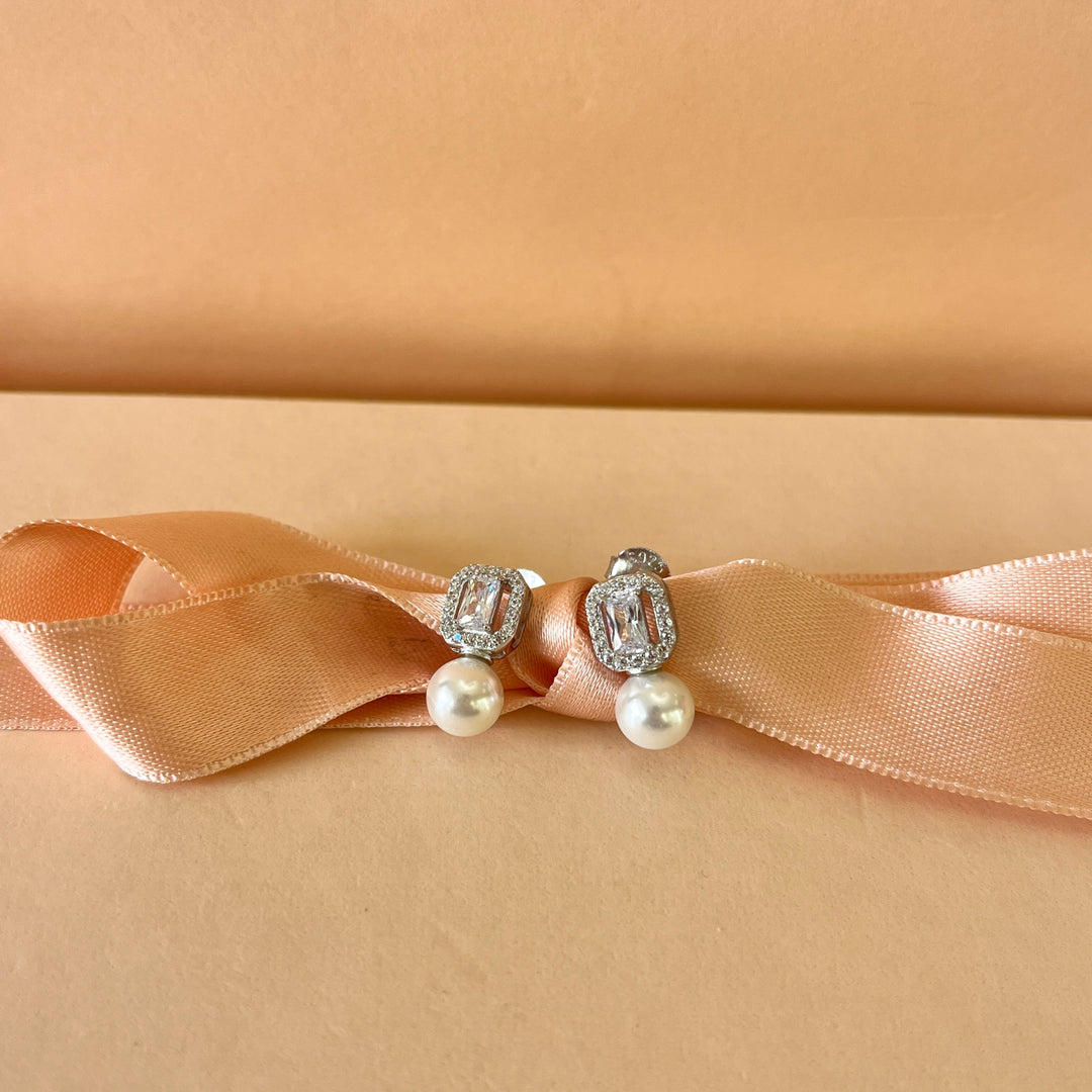 Rectangular zircone and white pearls sterling silver studs