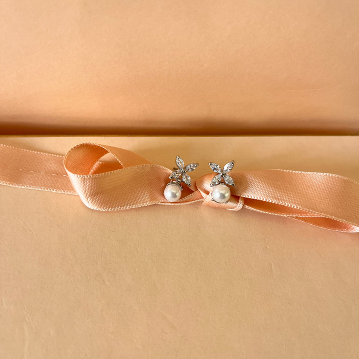 Marquise Zircone and white pearls white gold plated studs