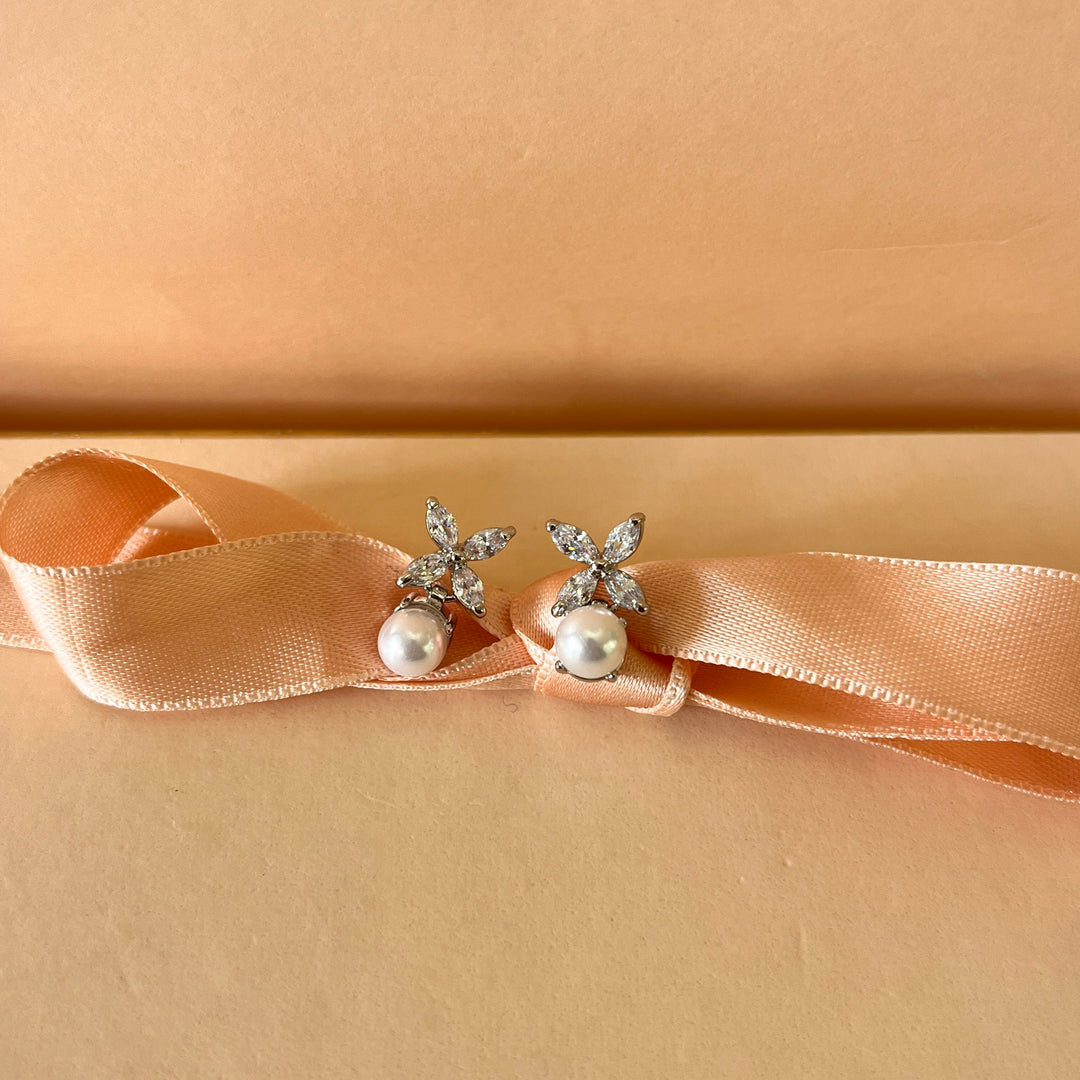 Marquise Zircone and white pearls white gold plated studs