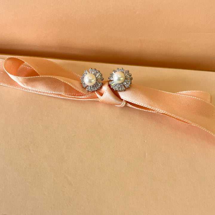 Baguette zircone and white pearls white gold plated studs