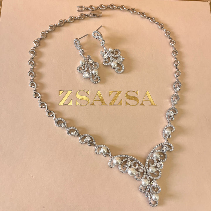 Zircone and white pearls white gold plated set