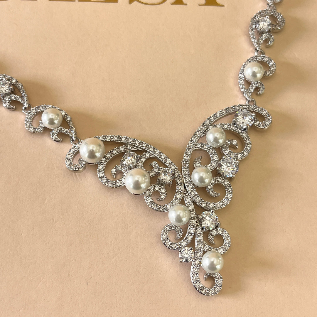 Zircone and white pearls white gold plated set