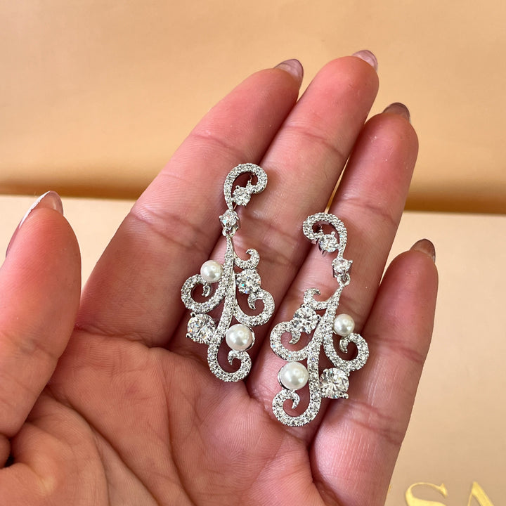 Zircone and white pearls white gold plated set