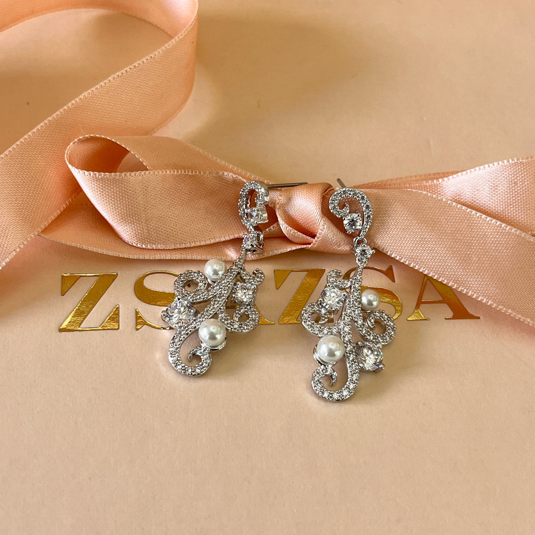 Zircone and white pearls white gold plated set