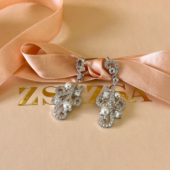 Zircone and white pearls white gold plated set