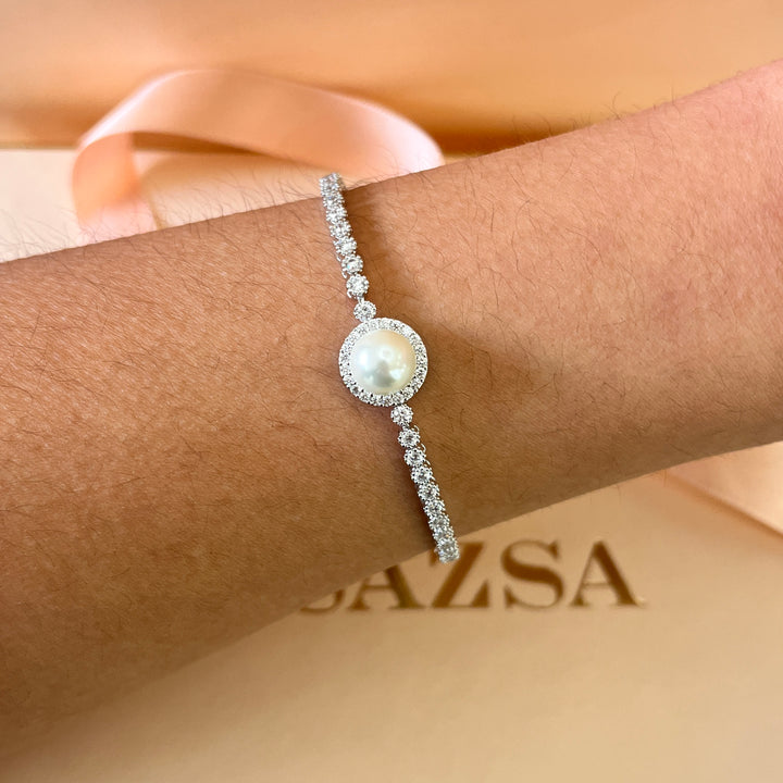 Zircone and white pearls white gold plated round set