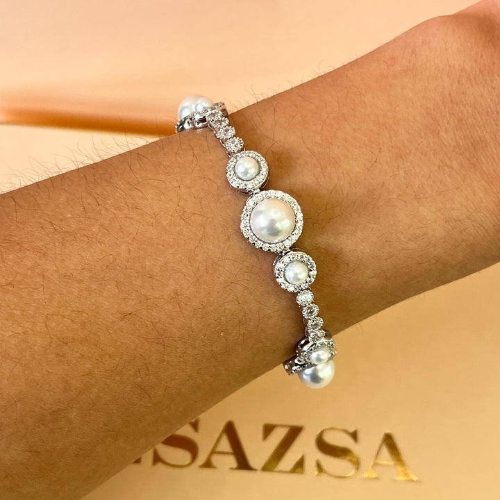 Zircone and white pearls white gold plated round set